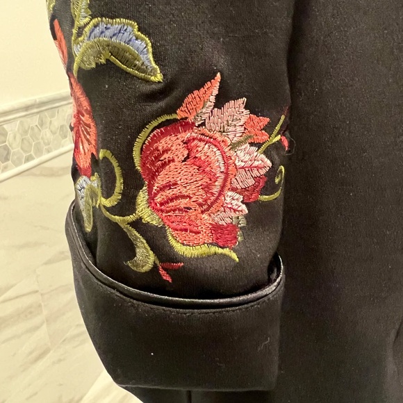 Chico’s Black Embroidered Blazer Jacket Jersey Size Small - Picture 5 of 10
